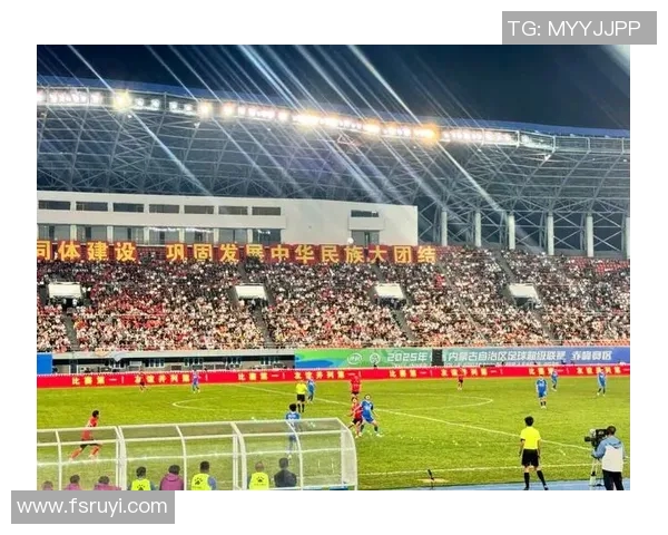 全北现代迎战庆南足球队力争主场胜利展现强大实力与团队合作精神